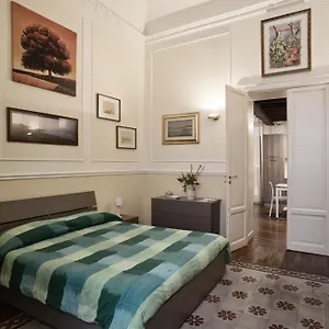 https://trilocale-al-politeama-zyz.sicilyhotelsitaly.net